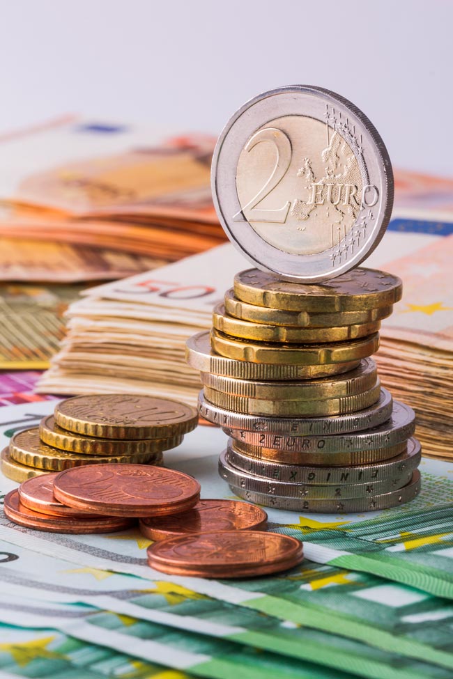 6 métodos eficazes para reduzir despesas Seis estratégias comprovadas para reduzir despesas e diminuir os seus gastos financeiros.