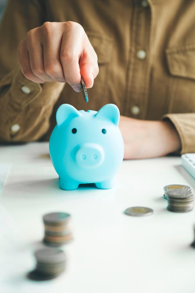 6 métodos eficazes para reduzir despesas Seis estratégias comprovadas para reduzir despesas e diminuir os seus gastos financeiros.
