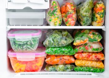 Com a azáfama diária é bom saber que há alimentos que podemos cozinhar diretamente do congelador.