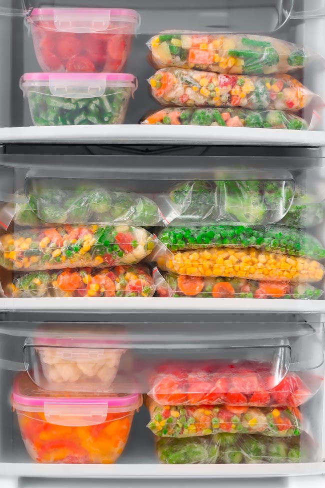 7 alimentos para cozinhar sem descongelar Com a azáfama diária é bom saber que há alimentos que podemos cozinhar diretamente do congelador.