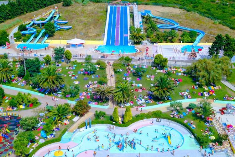 8 dos melhores Parques Aquáticos perto de Lisboa Um dia inteiro num parque aquático é sinónimo de alegria e muita diversão!