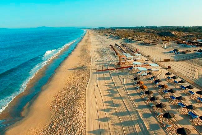 As melhores praias de Portugal, segundo revista norte-americana A publicação norte-americana Travel + Leisure elegeu as 11 melhores praias portuguesas.