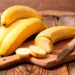 É bom comer uma banana antes de dormir. Entenda porquê.