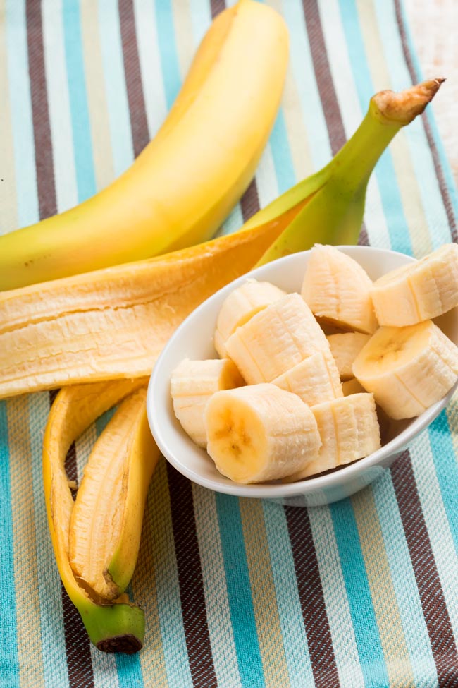 9 razões para comer uma banana antes de dormir É bom comer uma banana antes de dormir. Entenda porquê.