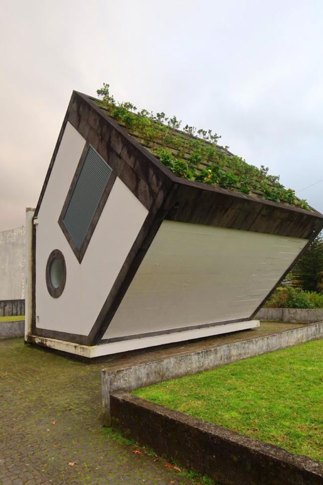 A Casa Invertida é uma atração única em Portugal Quando os arquitetos têm excesso de imaginação ou sentido de humor!