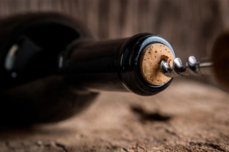 Soluções simples para conservar vinho tinto ou branco após ser aberto!