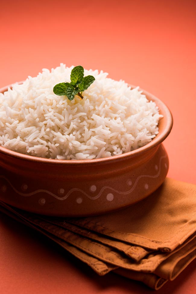 Aprenda a fazer arroz branco solto e perfeito Nem todos dominam a arte de fazer arroz branco soltinho e perfeito. Nós explicamos como fazê-lo!