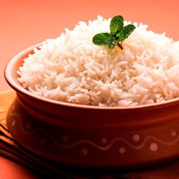 Nem todos dominam a arte de fazer arroz branco soltinho. Nós explicamos como fazê-lo!