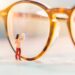 Quer uma visão perfeita? Saiba como limpar as lentes dos óculos (com ou sem graduação)!