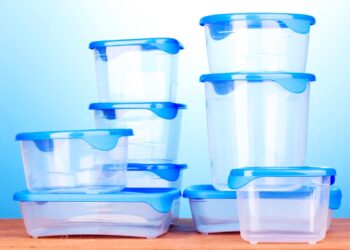 Diga adeus às manchas e odores do Tupperware de maneira muito prática e simples.