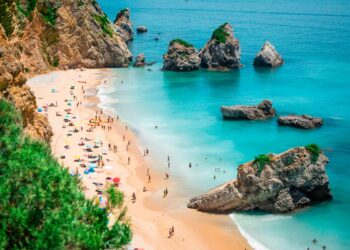 A publicação norte-americana Travel + Leisure elegeu as 11 melhores praias portuguesas.
