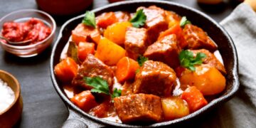 O rico sabor de uma carne de vaca guisada é inigualável.