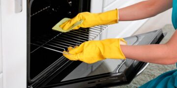Limpe o seu forno de forma eficaz, sem esforço e deixe-o como novo!