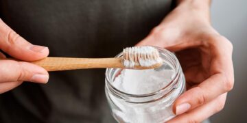 O bicarbonato de sódio é uma opção eficaz e segura no branqueamento dental?