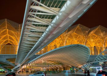 A Gare do Oriente é um exemplar impressionante de uma arquitetura singular!