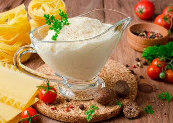 O clássico molho cremoso e versátil, base de muitos pratos deliciosos.
