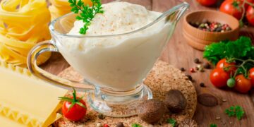 O clássico molho cremoso e versátil, base de muitos pratos deliciosos.