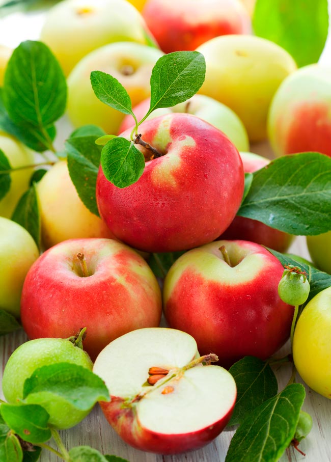 O que acontece se comer uma maçã todos os dias? Todos conhecemos a maçã, mas nem imaginamos os seus benefícios.