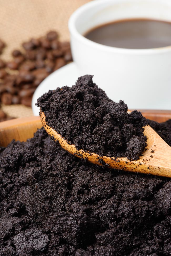 Os surpreendentes 15 usos da borra de café Comece a reciclar a borra de café e torne a sua vida mais prática e ecológica.