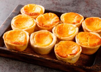 Experimente as famosas e autênticas Queijadas de Sintra, uma delícia tradicional!