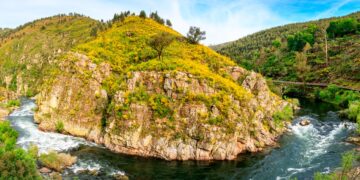 Descubra o Rio Paiva e viva uma experiência única na natureza.