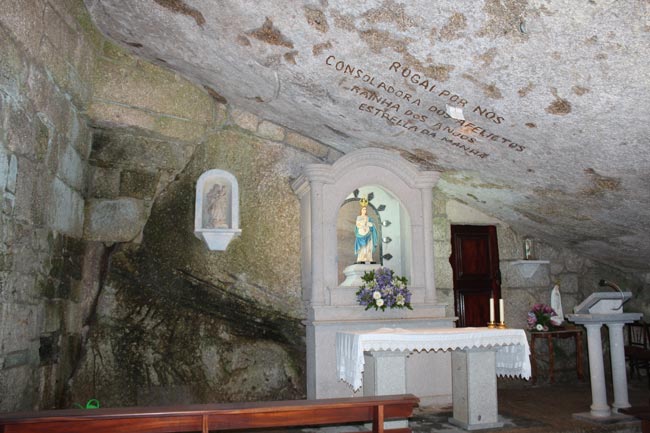 Santuário de Nossa Senhora da Lapa, uma construção estranha no Norte de Portugal Vieira do Minho esconde uma atração verdadeiramente fascinante.