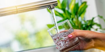 Beber água da torneira é mesmo seguro ou é melhor beber por garrafa?