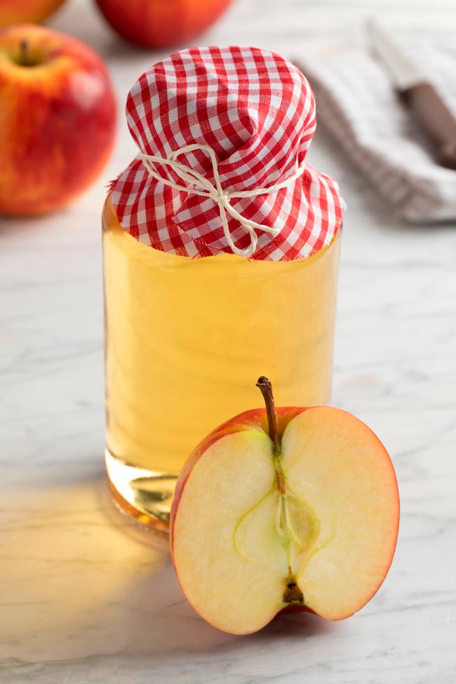 Vinagre de maçã faz maravilhas nos cabelos (com receita) Um produto natural que faz maravilhas e que não vai querer parar de usar!