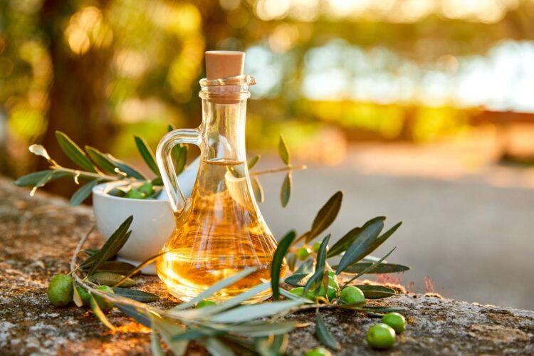 10 usos do azeite surpreendentes Descubra formas inovadoras de aproveitar esse ingrediente versátil em sua rotina.