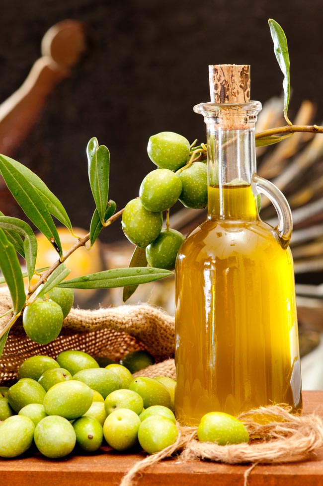 10 usos do azeite surpreendentes Descubra formas inovadoras de aproveitar esse ingrediente versátil em sua rotina. 10 usos do azeite surpreendentes