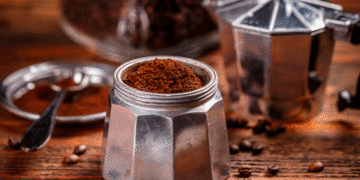 Dicas práticas para utilizar a borra de café de forma inteligente.