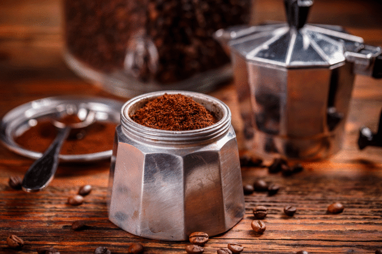 Dicas práticas para utilizar a borra de café de forma inteligente.