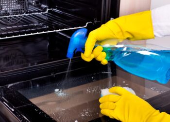 Diga adeus à gordura persistente! Descubra métodos eficazes para limpar a gordura da cozinha sem dificuldade.