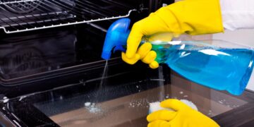 Diga adeus à gordura persistente! Descubra métodos eficazes para limpar a gordura da cozinha sem dificuldade.