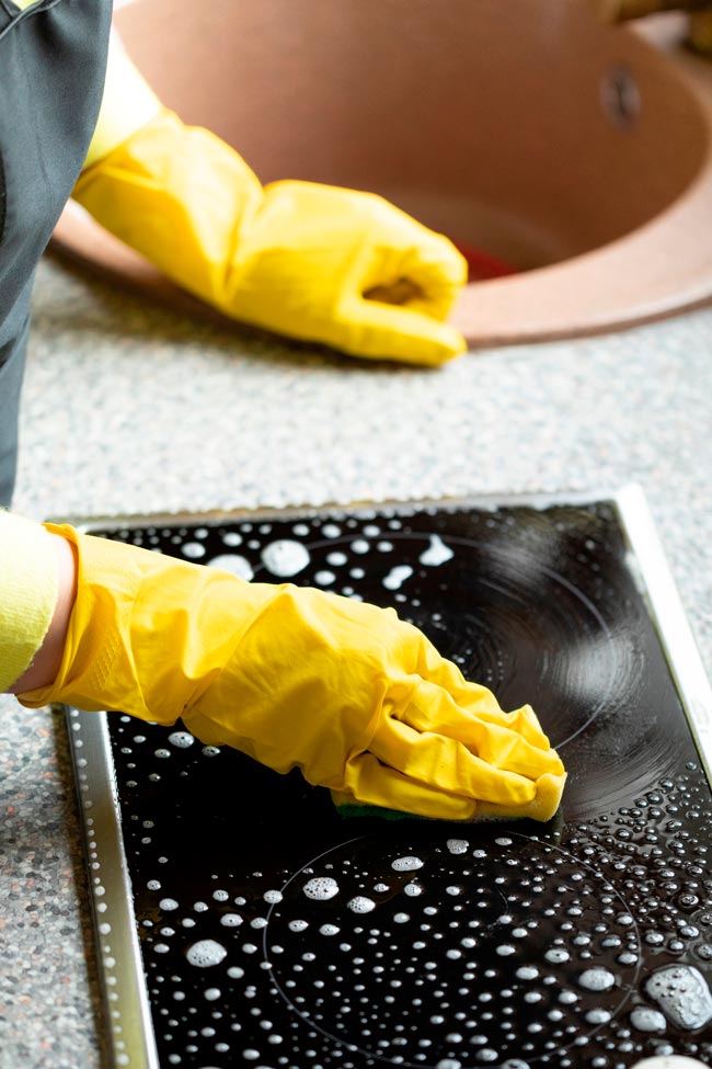 Aprenda a limpar a gordura da cozinha sem esforço Diga adeus à gordura persistente! Descubra métodos eficazes para limpar a gordura da cozinha sem dificuldade.