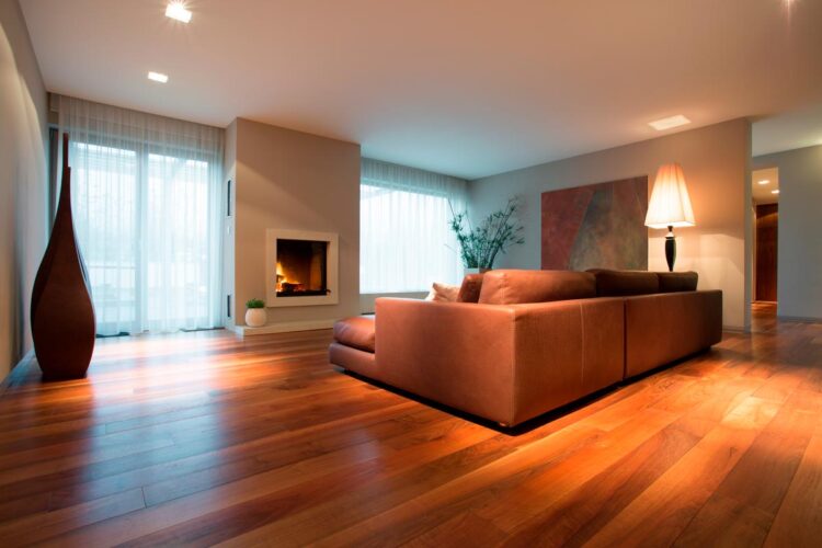 Saiba como deixar o piso limpo e brilhante que até faz inveja!