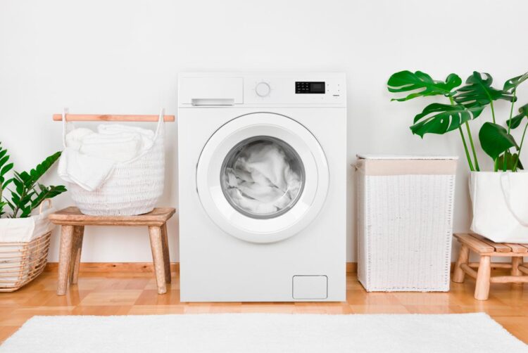 Dicas que ajudam a cuidar da sua roupa íntima de forma segura.