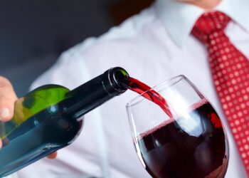 Diga adeus às manchas de vinho tinto e mantenha as suas roupas e tecidos impecáveis!