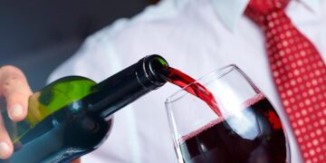 Diga adeus às manchas de vinho tinto e mantenha as suas roupas e tecidos impecáveis!