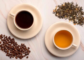 Encontre a bebida ideal! Ambas têm vantagens e desvantagens. Café ou Chá Verde