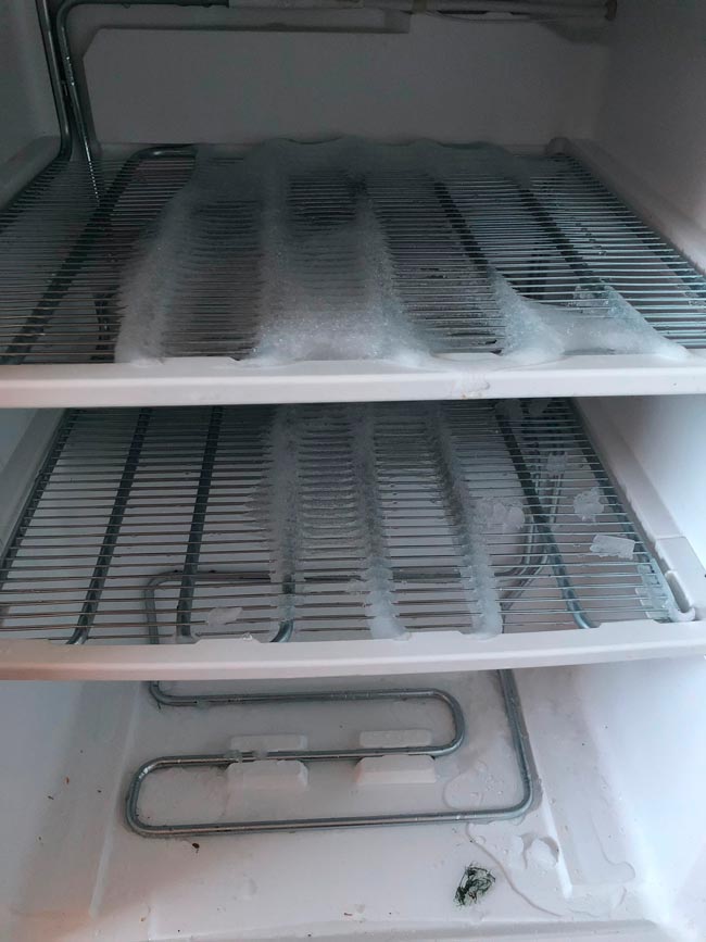 Como descongelar o frigorífico rapidamente com eficácia Confira os melhores métodos para descongelar o frigorífico de forma rápida e eficaz! Como descongelar o frigorífico rapidamente com eficácia