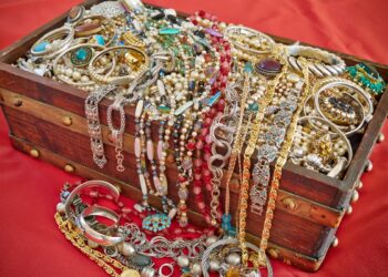 Mantenha as suas bijuterias sempre bonitas e brilhantes! Como limpar bijuterias e deixá-las como novas