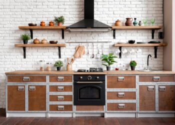 Descubra o poder do bicarbonato de sódio e vinagre para limpar o forno e exaustor para uma cozinha impecável!