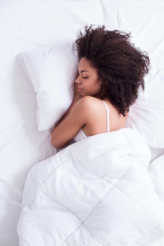 Descubra a melhor posição para dormir e melhore o seu sono Sabia que a posição em que dorme faz uma grande diferença na qualidade do sono?
