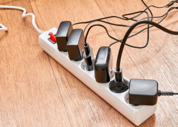 Não desperdice dinheiro! Conheça os principais vilões do seu consumo energético!