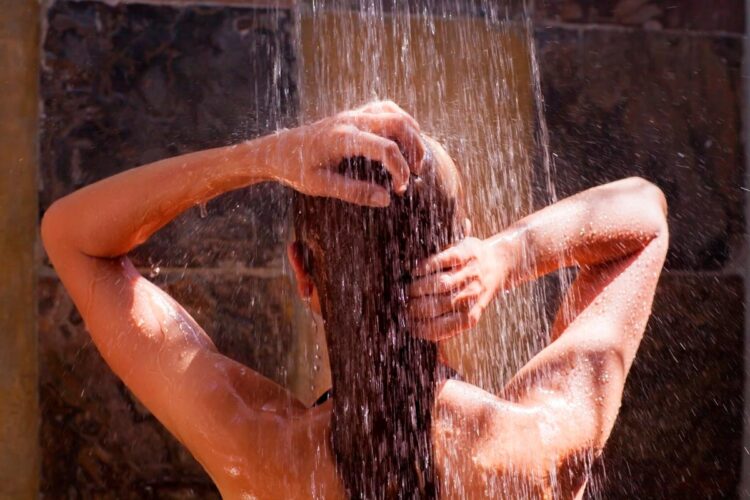 Evite os erros mais comuns ao tomar banho e transforme esse momento num ritual de relaxamento eficaz.