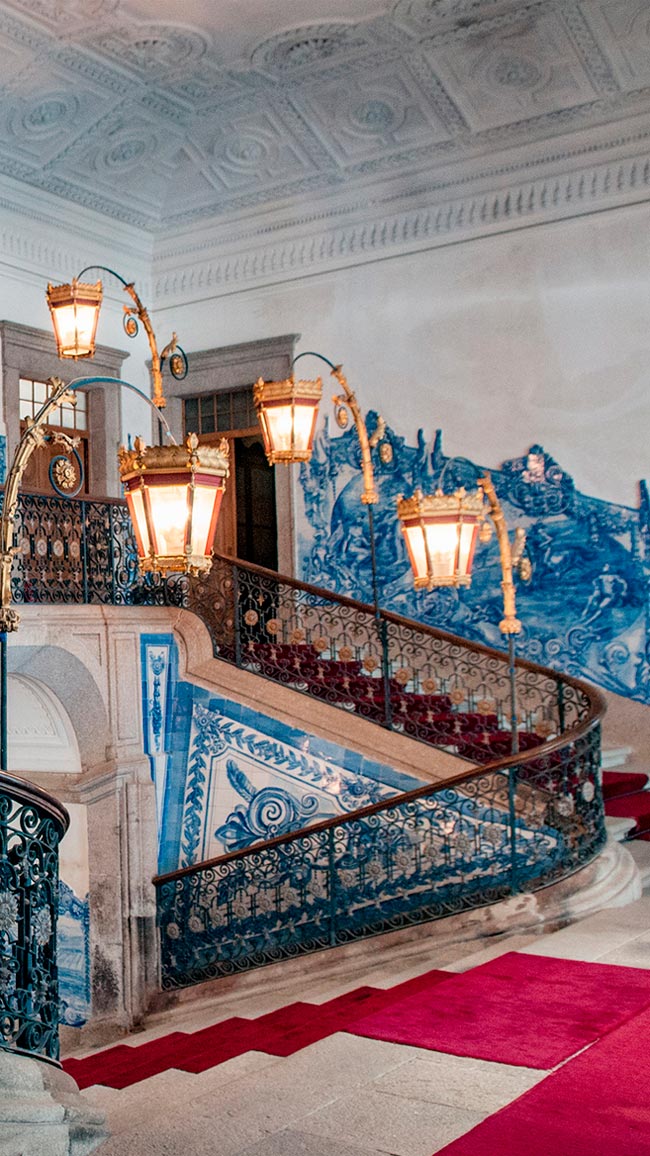 Palácio da Brejoeira: uma joia no Norte de Portugal Aprecie o esplendor do Palácio da Brejoeira, uma joia da coroa que guarda segredos e de beleza inigualável.
