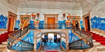 Aprecie o esplendor do Palácio da Brejoeira, uma joia da coroa que guarda segredos e de beleza inigualável.