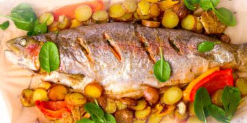 A tradição à mesa com a melhor receita de peixe no forno à portuguesa!