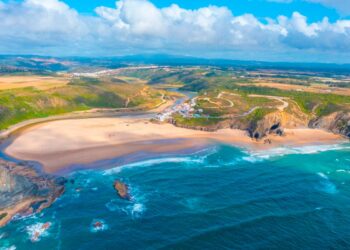 Descubra a beleza única da Praia de Odeceixe. Um paraíso natural que cativa todos os que a visitam!